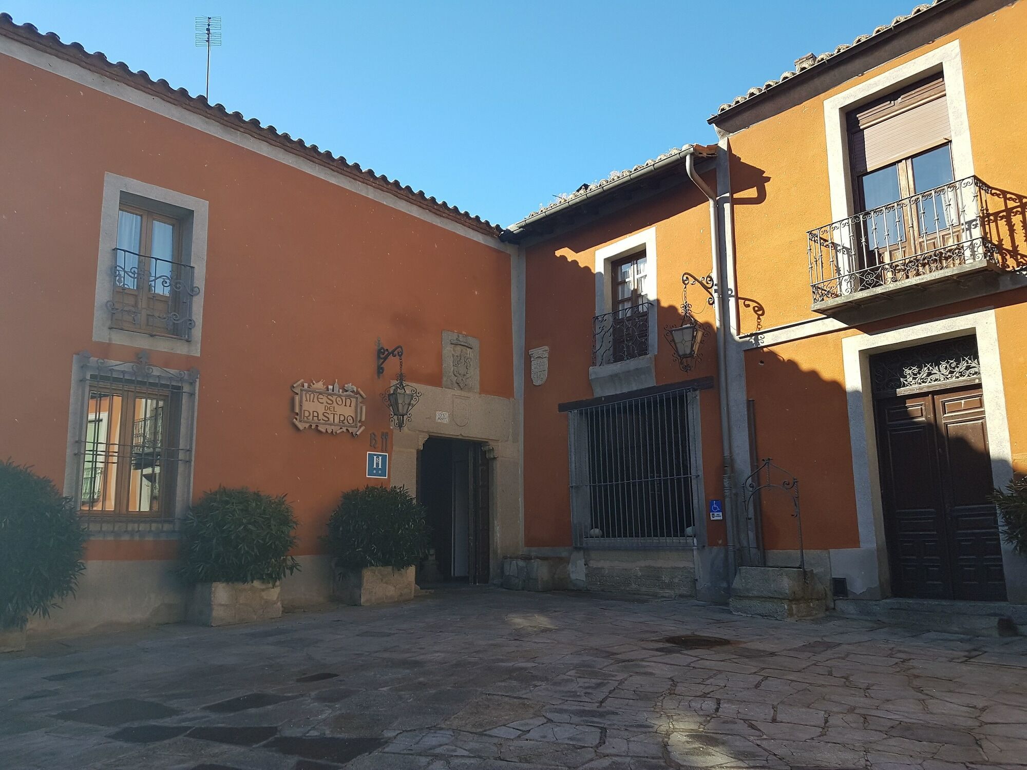 Hostal El Rastro Avila Bagian luar foto