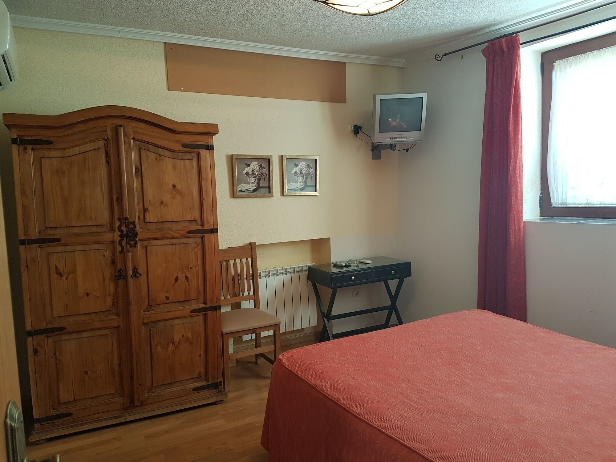 Hostal El Rastro Avila Bagian luar foto