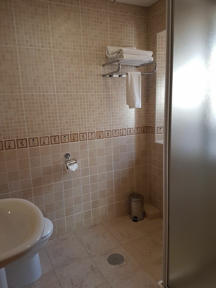 Hostal El Rastro Avila Bagian luar foto