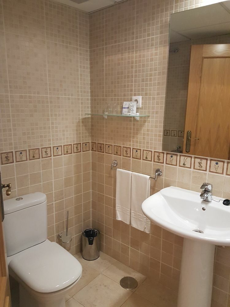 Hostal El Rastro Avila Bagian luar foto