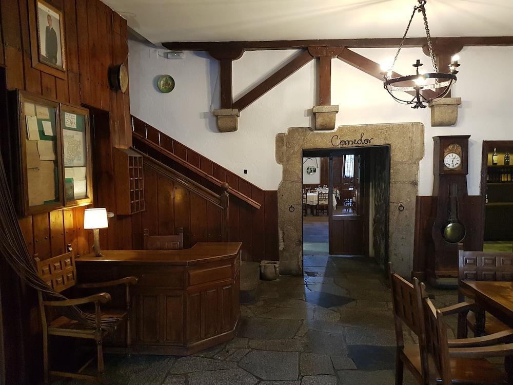 Hostal El Rastro Avila Bagian luar foto